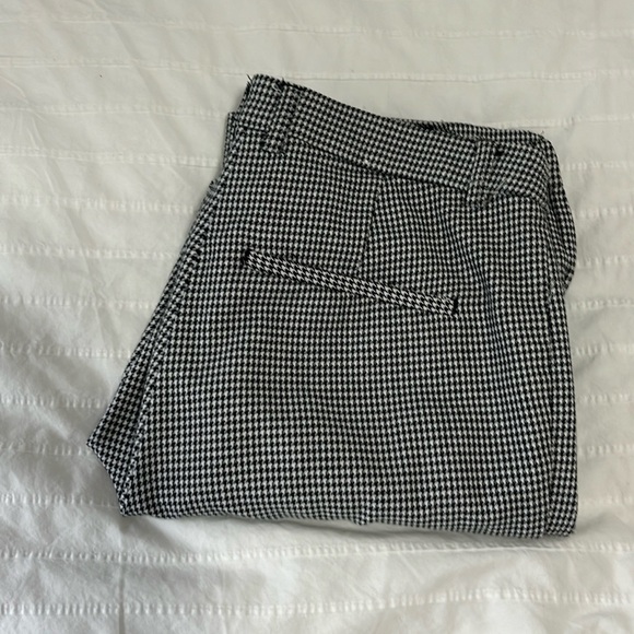 H&M black and white checked cropped pants. Size 8 - Picture 1 of 3